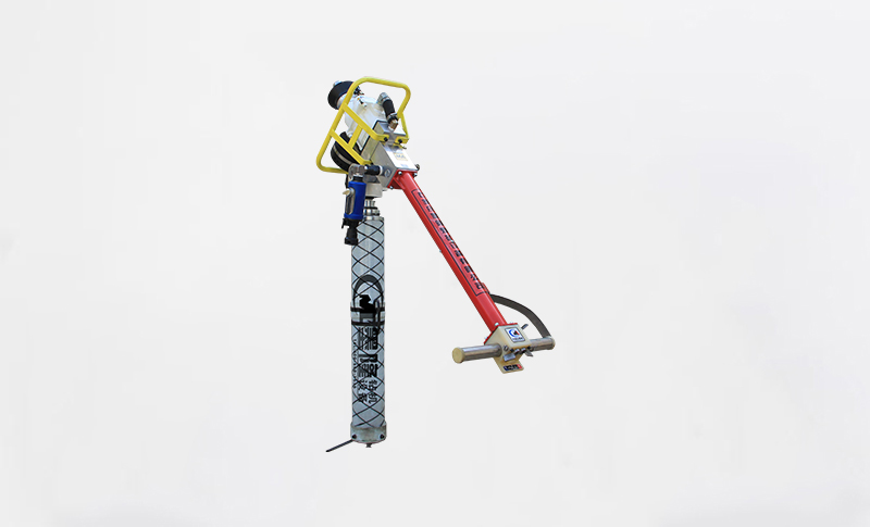 130氣動(dòng)幫錨桿鉆機(jī)2.jpg